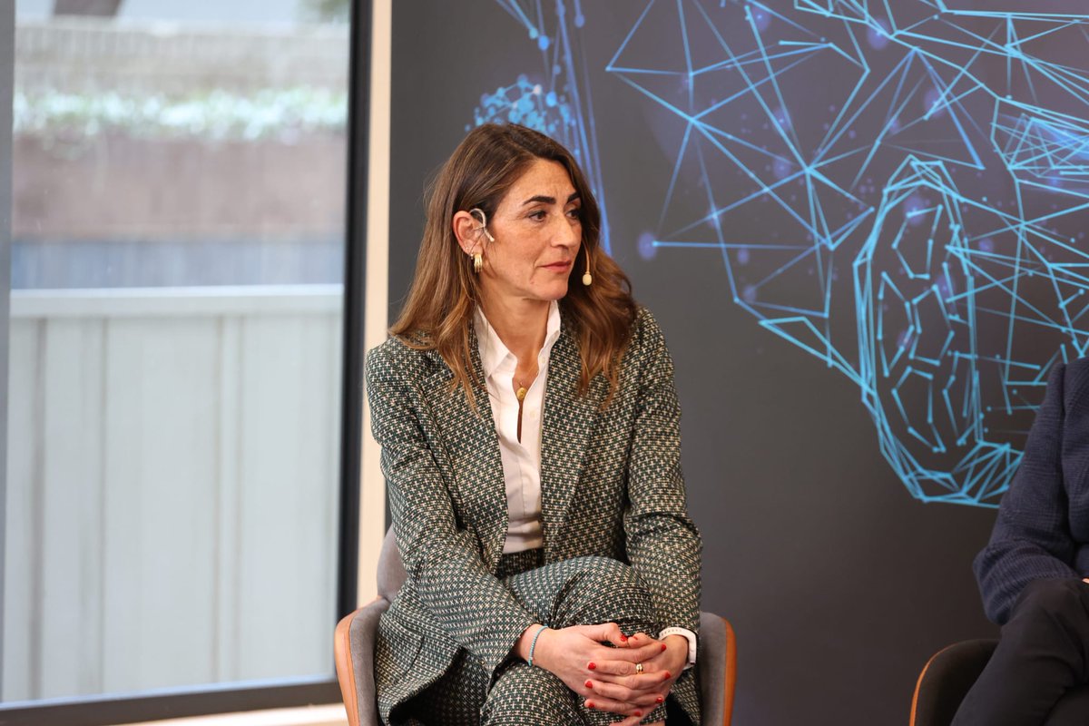 Business Insider España (@biespana) on Twitter photo Leticia López Domingo de <a href="/Telefonica/">Telefónica</a> "El 5G es fundamental para poder llegar al coche autónomo. Para que el coche pueda ser autónomo de verdad necesita de los datos de su entorno". Leticia López Domingo de <a href="/Telefonica/">Telefónica</a> "El 5G es fundamental para poder llegar al coche autónomo. Para que el coche pueda ser autónomo de verdad necesita de los datos de su entorno".