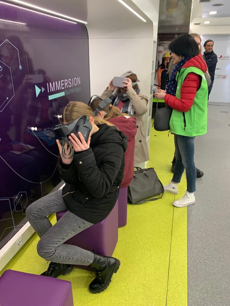 Lancement de la #CaravaneDesMétiers >1ere étape à Aurillac avec <a href="/AURAOrientation/">Auvergne-Rhône-Alpes Orientation</a>📍

👉Dans le camion #NewGeneration : conduite de grue sur simulateur, exploration de chantiers en VR, démo métiers, quizz ...
Un dispositif <a href="/FFBAura/">FFB Auvergne-Rhône-Alpes</a> <a href="/capebaura/">CAPEB AURA</a> <a href="/fscopbtp/">Fédération SCOP BTP</a> 👷‍♂️

12 autres étapes à venir