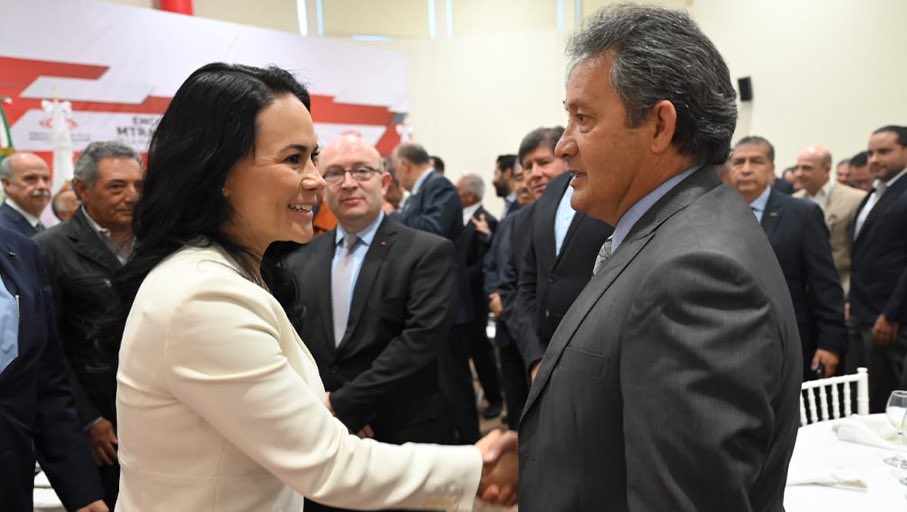AlejandraDMV's tweet photo. ¡La unidad y el trabajo en equipo son el único camino hacia un mejor futuro! Gracias @CMIC_Edomex, por invitarme a conversar sobre la importancia de abrir más oportunidades de desarrollo y ser una pieza clave en el dinamismo económico del estado. #AleDelMoral #UnidosPorEdoméx https://t.co/0LyVCLZ7QR