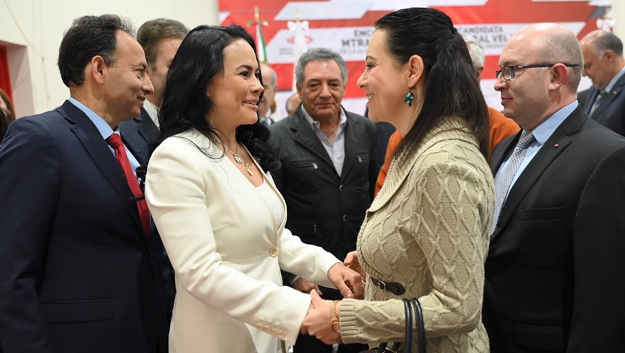 AlejandraDMV's tweet photo. ¡La unidad y el trabajo en equipo son el único camino hacia un mejor futuro! Gracias @CMIC_Edomex, por invitarme a conversar sobre la importancia de abrir más oportunidades de desarrollo y ser una pieza clave en el dinamismo económico del estado. #AleDelMoral #UnidosPorEdoméx https://t.co/0LyVCLZ7QR