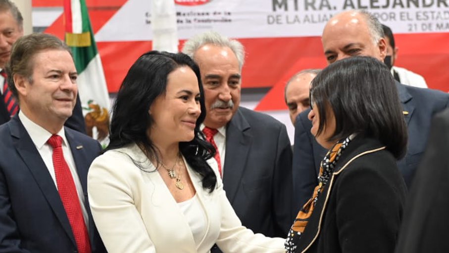 AlejandraDMV's tweet photo. ¡La unidad y el trabajo en equipo son el único camino hacia un mejor futuro! Gracias @CMIC_Edomex, por invitarme a conversar sobre la importancia de abrir más oportunidades de desarrollo y ser una pieza clave en el dinamismo económico del estado. #AleDelMoral #UnidosPorEdoméx https://t.co/0LyVCLZ7QR