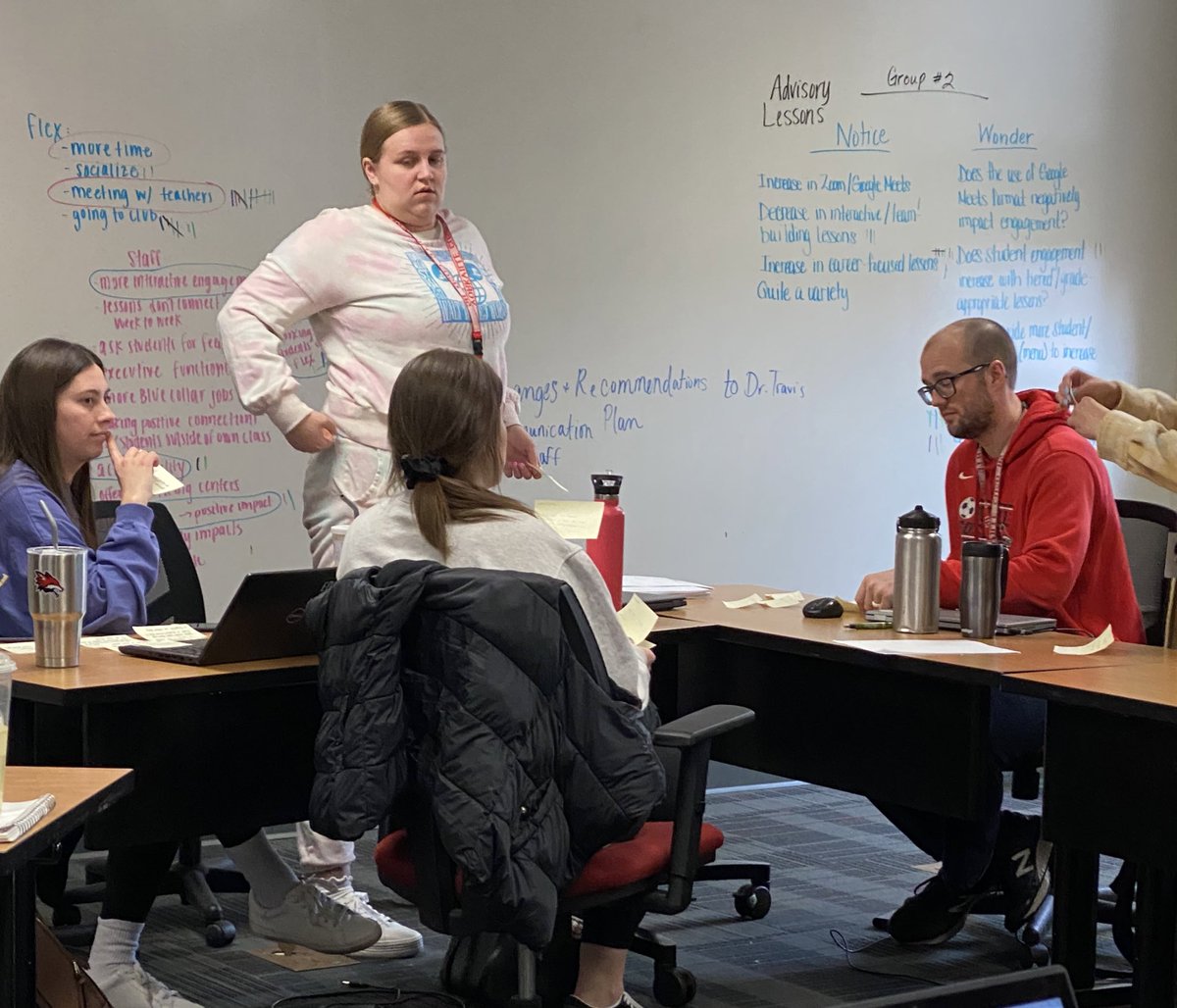 DrKelleyHren's tweet image. This working group is ROCKING it today! 👊🏻👊🏻👊🏻@yhsfoxes @Yorkville115 #FlexBlock #Advisory