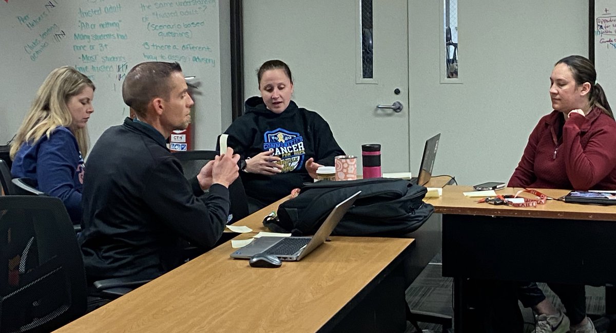 DrKelleyHren's tweet image. This working group is ROCKING it today! 👊🏻👊🏻👊🏻@yhsfoxes @Yorkville115 #FlexBlock #Advisory