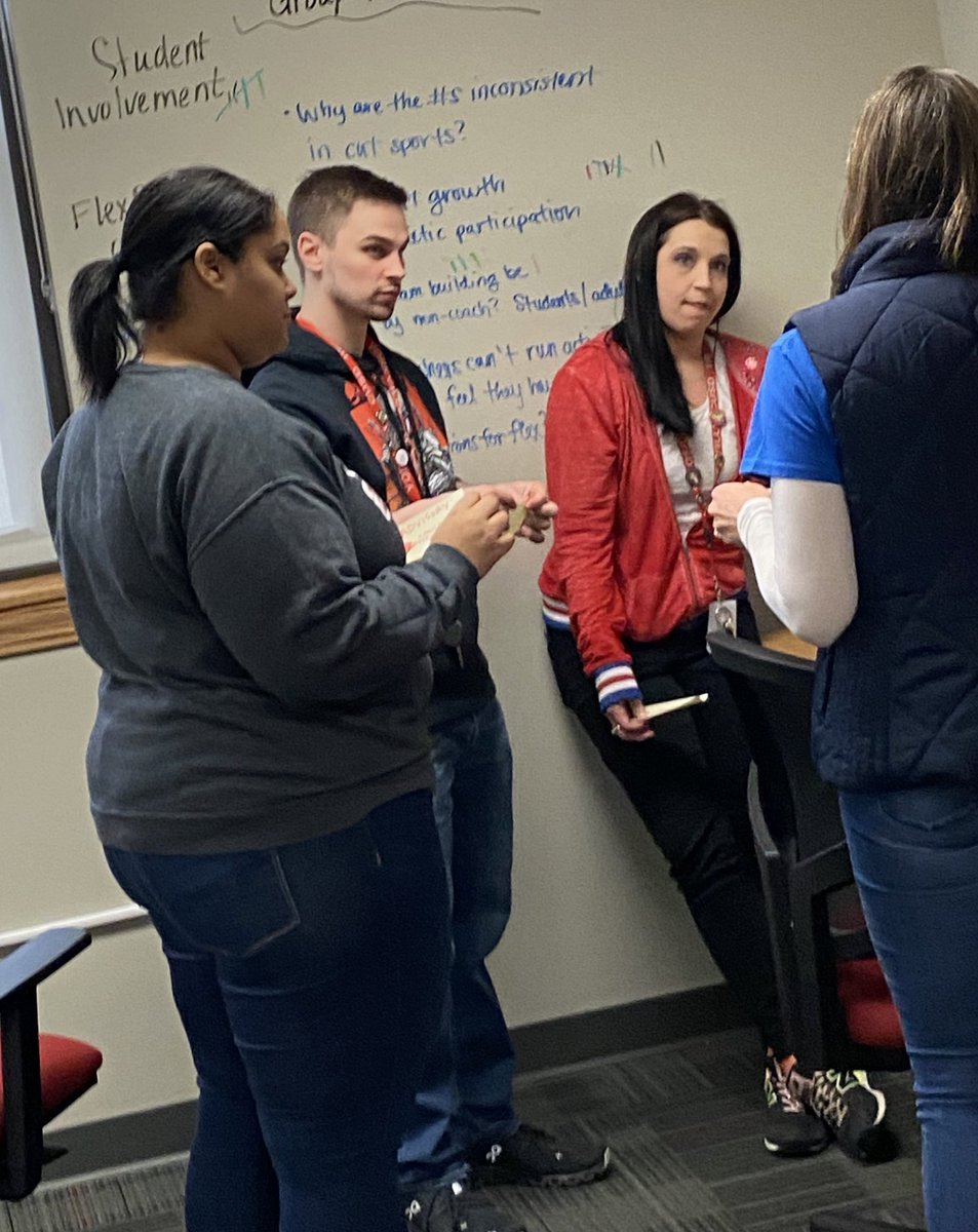 DrKelleyHren's tweet image. This working group is ROCKING it today! 👊🏻👊🏻👊🏻@yhsfoxes @Yorkville115 #FlexBlock #Advisory