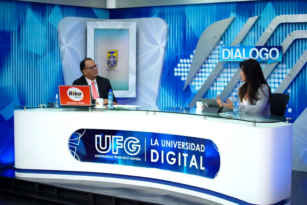 La ministra de <a href="/ViviendaSV/">Ministerio de Vivienda - FONAVIPO</a> y presidenta de la Dirección de Trámites de Construcción, <a href="/misol140/">Michelle Sol 🇸🇻</a> explicó en la entrevista de <a href="/dialogo21/">Diálogo - GMV</a> sobre la importancia de la creación de la <a href="/DTCSV/">Dirección de Trámites de Construcción</a> como una oportunidad de crecimiento y desarrollo del sector construcción en el país.