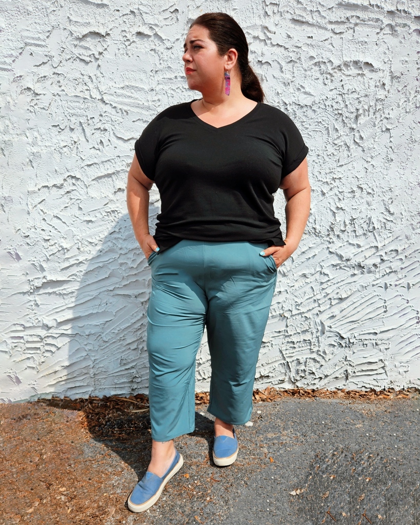 rbx_active's tweet photo. Gabby Weekend Wide Leg Capri: 
🌬️ Lightweight stretch woven fabric
🔒 Side pockets + secure back zipper pocket
🩳 A flat elastic waistband - flattering fit

#rbx #rbxactive #everydayactive #activewear #fitnessfashion #workoutclothes #gymwear #leggings #sportsbras #yogapants https://t.co/bLx0Y7hhHa