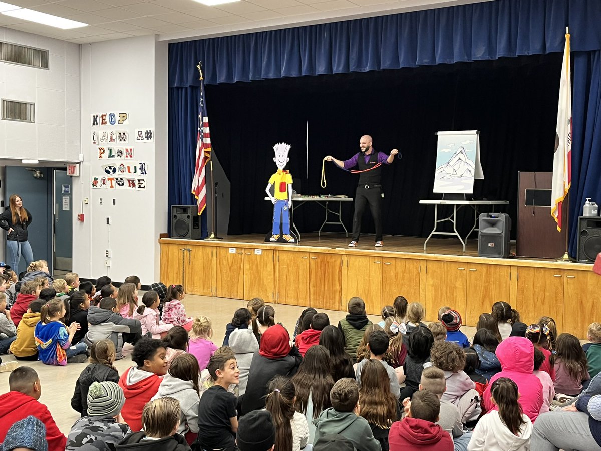 Yermo_Eagles's tweet photo. Thank you to The NED Shows for fun and inspirational shows today! We enjoyed Ned’s Mindset Mission where students learned to never give up, encourage others, and do your best! #avideagles #TheSilverValleyWay https://t.co/2xuRGD6cab