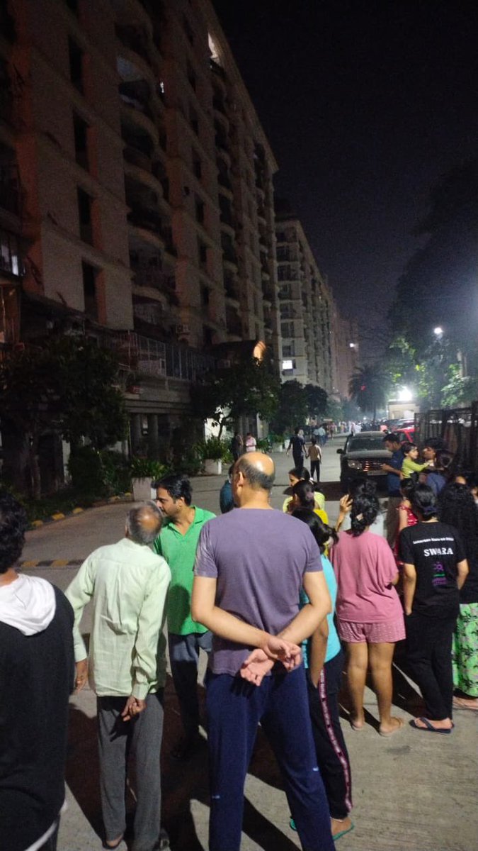 GhosalJit's tweet photo. Delhi n Chandigarh face Big Earthquake on 6.8 Richter scale just now . People out in streets #earthquakedelhi #Earthquake https://t.co/y9HzrFZPLg