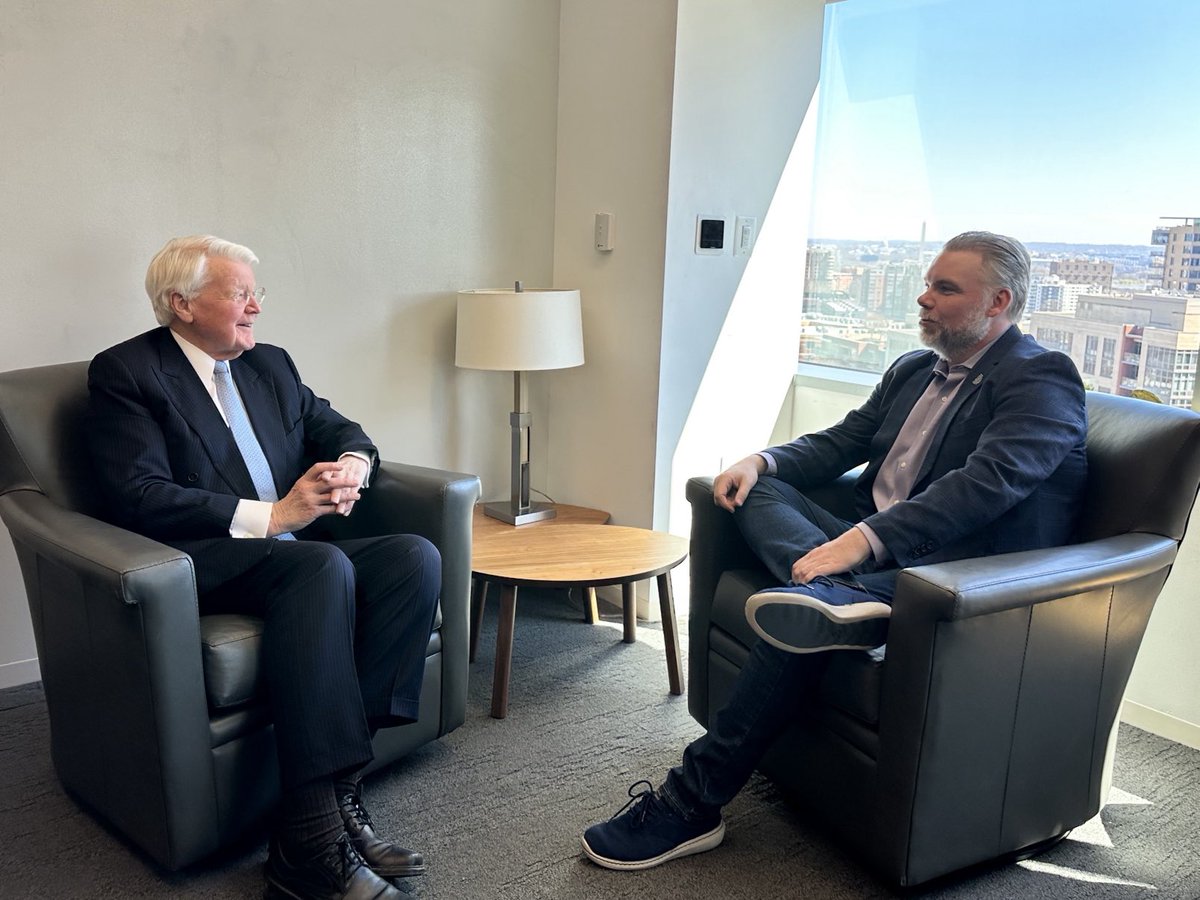 ORGrimsson's tweet image. Inspiring visit to the new and impressive #USA Headquarters of ⁦@kerecis⁩ in #Washington where I discussed with CEO ⁦@Fertram⁩ its phenomenal growth from the experimental beginnings and production in my home town #Isafjorfur.