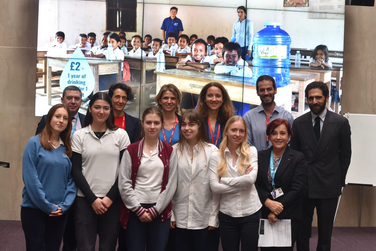 samermelki's tweet photo. Très heureux d’avoir participé, à l’occasion de la #JourneeMondialeDelEau, à l’événement organisé par @1001Fontaines au @LyceeChurchill. L’accès à l’eau potable est un enjeu majeur pour notre avenir: bravo aux élèves engagés qui ont choisi de s’en saisir! #ODD #ODD6 #SDG #SDG6 https://t.co/Mz8rV2Tp7e