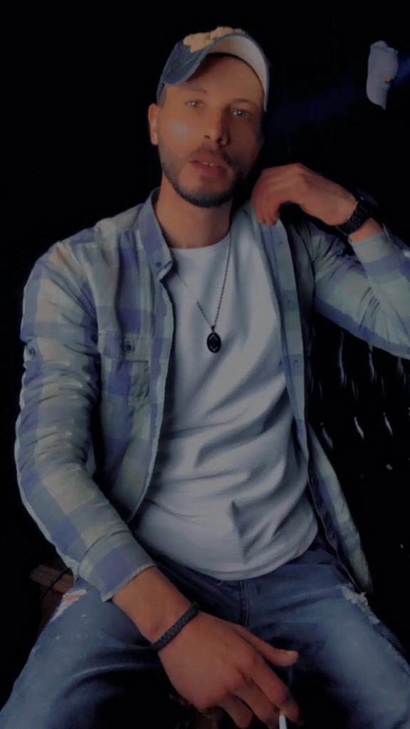 تروح الروح بغيابك وردها 
وكتاب جفاك يمدلل وردها روحي بغيابك ترى يذبل وردها 
ماي أنت وترد الــروح اليه❤️