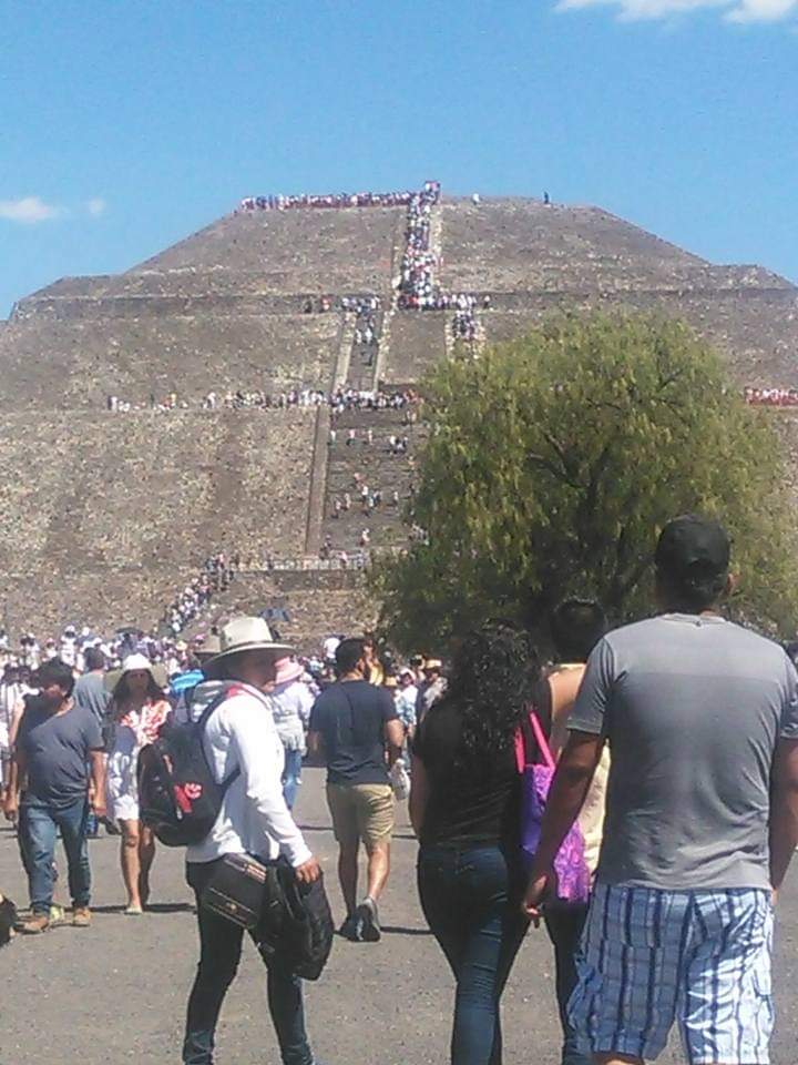 zenaandrew's tweet photo. #Teotihuacan
#PiramideDelSol https://t.co/QsZsto029a