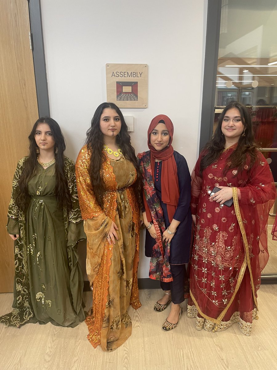 MissWalkerlangs's tweet photo. ⚫️🔴 Castlebrae Culture Day 🔴⚫️
What an effort from pupils across the school sharing their culture + heritage! Lots of yummy food, beautiful clothes + fun music enjoyed by all! Thank you to everyone who helped make today amazing! Pupils already making plans for next year! https://t.co/MazUMhNcu4