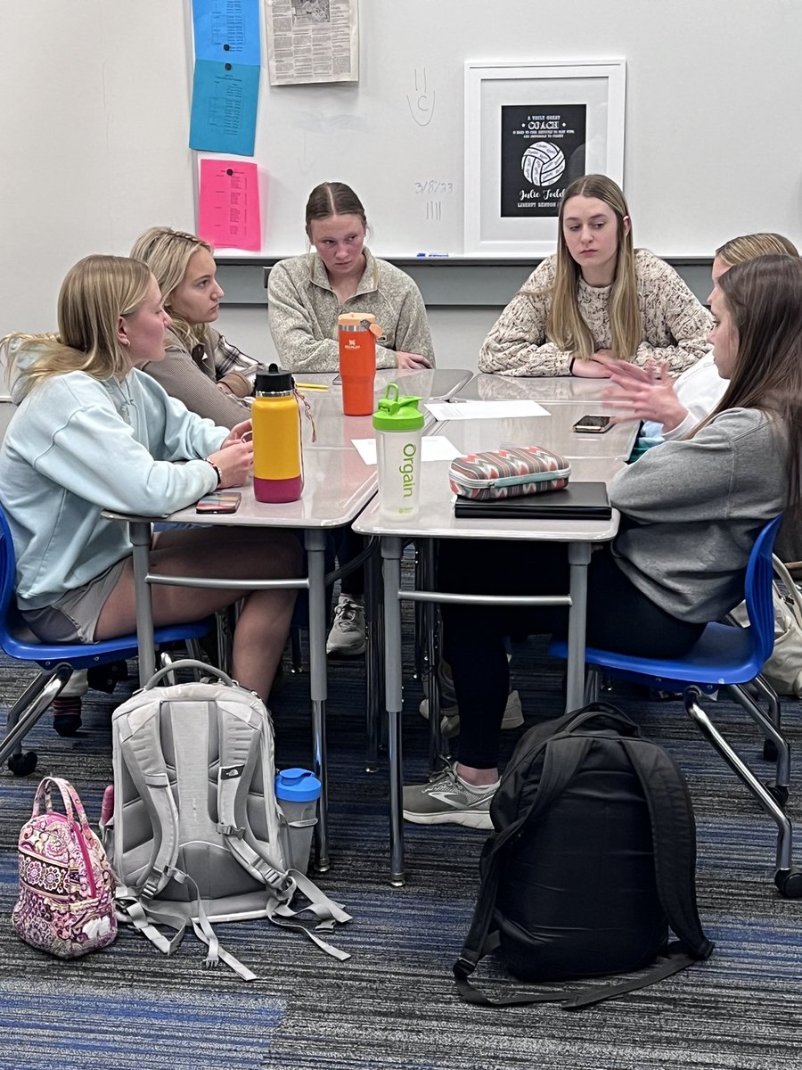 DavidRath93's tweet photo. LB Senior Habitudes leaders passing their wisdom down to the Sophomore Habitudes leaders.  Leaders teaching leaders!  @LBLocalSchools @GrowingLeaders #Habitudes #leaders @LibertyBentonHS #PassTheBaton @TimElmore https://t.co/qgsekZqism