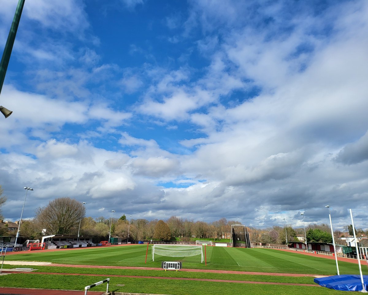 Ferts kicked in! Looking good going into the last few home games of the season #Urchins <a href="/DavidBullRT/">David Bull</a> <a href="/HornchurchFC/">Hornchurch FC</a>
