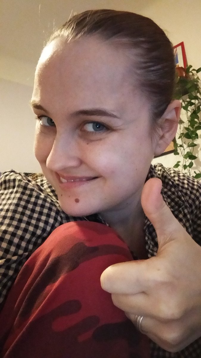 Astrid_Roseby's tweet photo. We're playing Rimworld and yes, that's my knee. Sue me. https://t.co/vdypOJyUwv https://t.co/GT8mx5YiBL