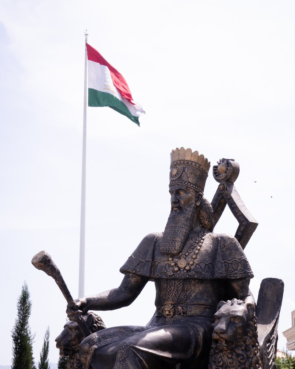 eranudturan's tweet photo. Monuments to historical figures of Central Asia outside @of_tajikistan in Dushanbe - Ismail Samani, Khosrow Anushirvan, Cyrus the Great, and Akhshunwar https://t.co/TJzRjot1kc