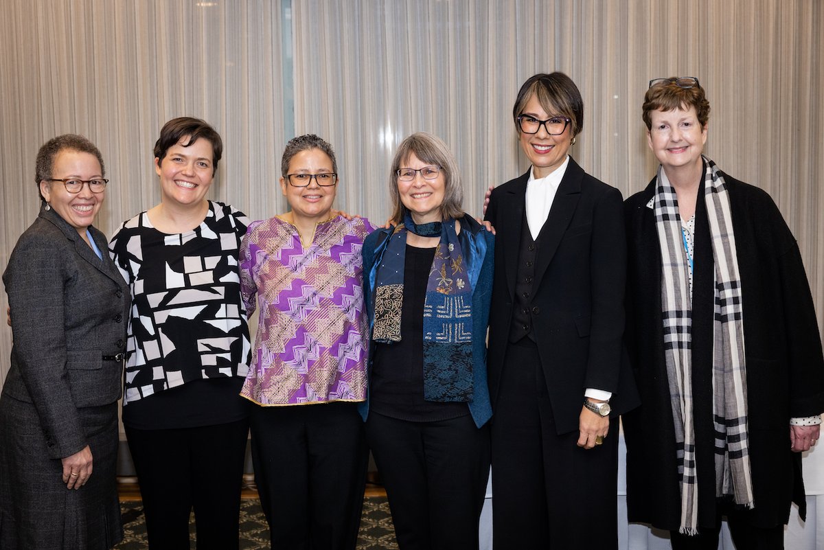 Mount Holyoke College tweet media