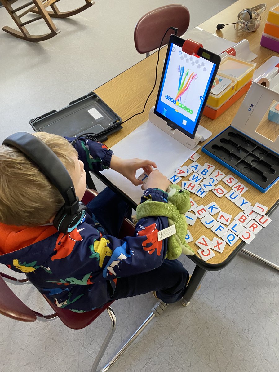 MrsLP_tce's tweet photo. Tech Time with LEGO Spike coding for cause and effect and Osmo Words for building vocabulary and phonics! @Tigers_TCE @PlayOsmo @LEGO_Education #ITeachESOL https://t.co/ZiWcRcawMX