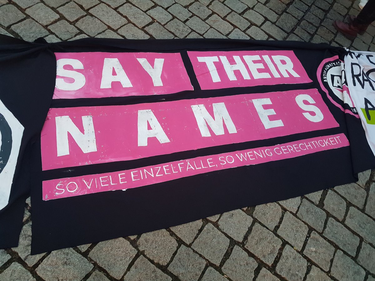 antifagera's tweet photo. Zwischenkundgebung auf dem Markt läuft.
Es spricht eine von Rassismus betroffene Person
#antiragera #g2103 https://t.co/2s6EUKhLT4