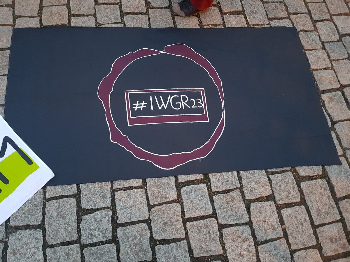 antifagera's tweet photo. Zwischenkundgebung auf dem Markt läuft.
Es spricht eine von Rassismus betroffene Person
#antiragera #g2103 https://t.co/2s6EUKhLT4