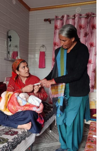 TangHwc's tweet photo. #Diarrhoeacontrol #childcare #awarecommunity
#mofhwindia
#blocknagrotabagwan
#dckangra
#ayushmanbharat
@AyushmanNHA
Distribution of ORS and diarrhoea awareness in field by asha ,HWC TANG https://t.co/gdMPxq4iLB