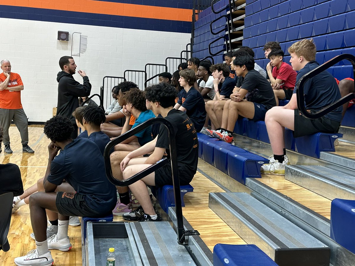 BridgelandHoops's tweet photo. A HUGE thank you to @EBTMiller for joining our athletic period to talk to our athletes about what it takes to succeed at the next level. Your message of mindset is important for our athletes to hear! #WinTheDay #BridgelandBest https://t.co/to1NYa29P7