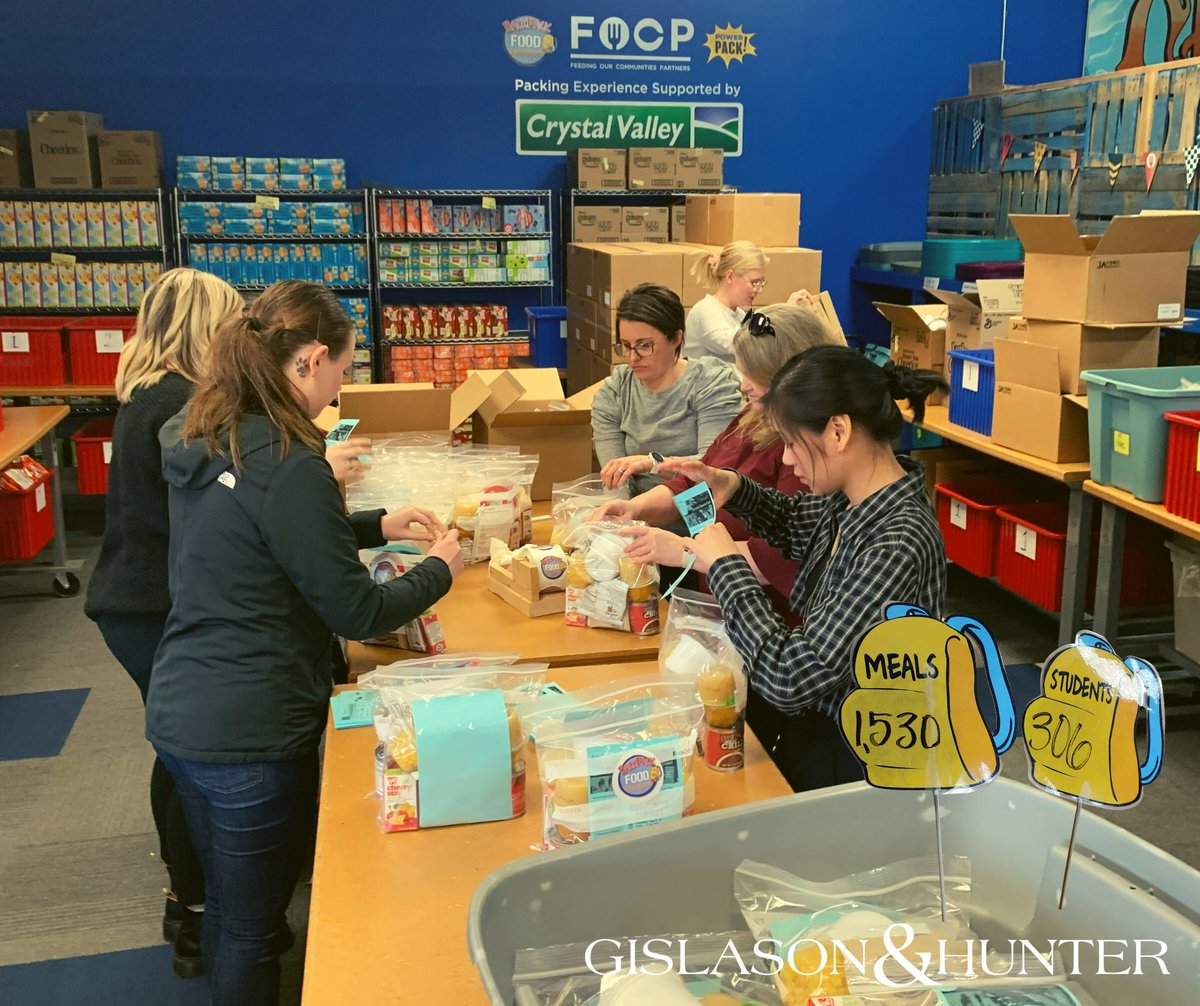 Gislason_Hunter's tweet photo. Yesterday, some of our staff volunteered their time at FOCP BackPack Food Program packing meal kits to be sent home with students who might otherwise go hungry over the weekend. They packed a total of 1,530 meals 🤯 positively impacting 306 students in the greater Mankato area! https://t.co/XVGU049Khq
