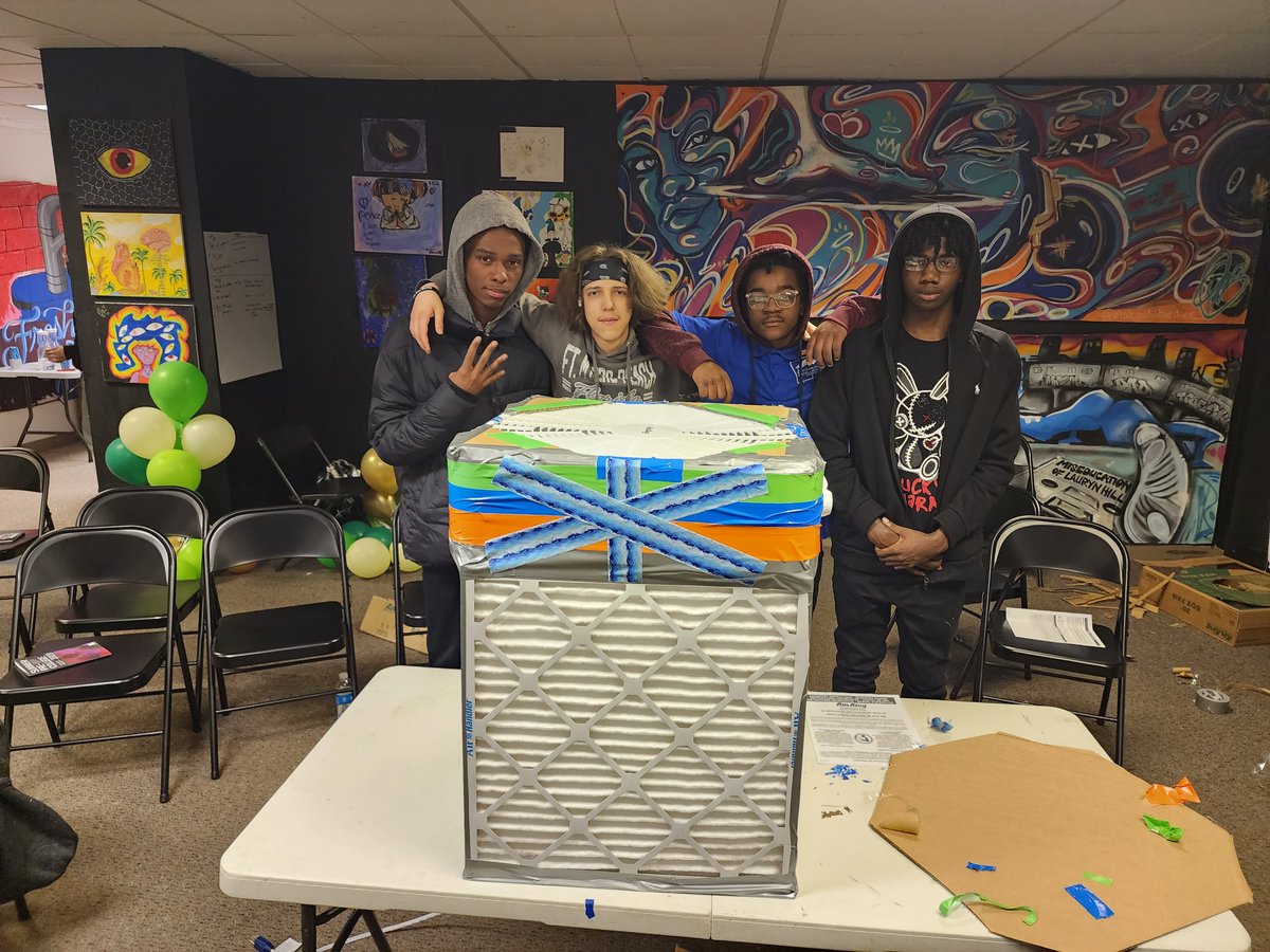 TRUESKOOL414's tweet photo. We built our own air filters during a recent TRUE Knowledge Monday afterschool Session w/ guests from the @MKEhealth - it was a fun way to talk about some intervention + creative designs @CRBoxKits
https://t.co/GtUMykubMv #wearetrueskool #designedawareness #hiphoped https://t.co/VBcqWIBkLf