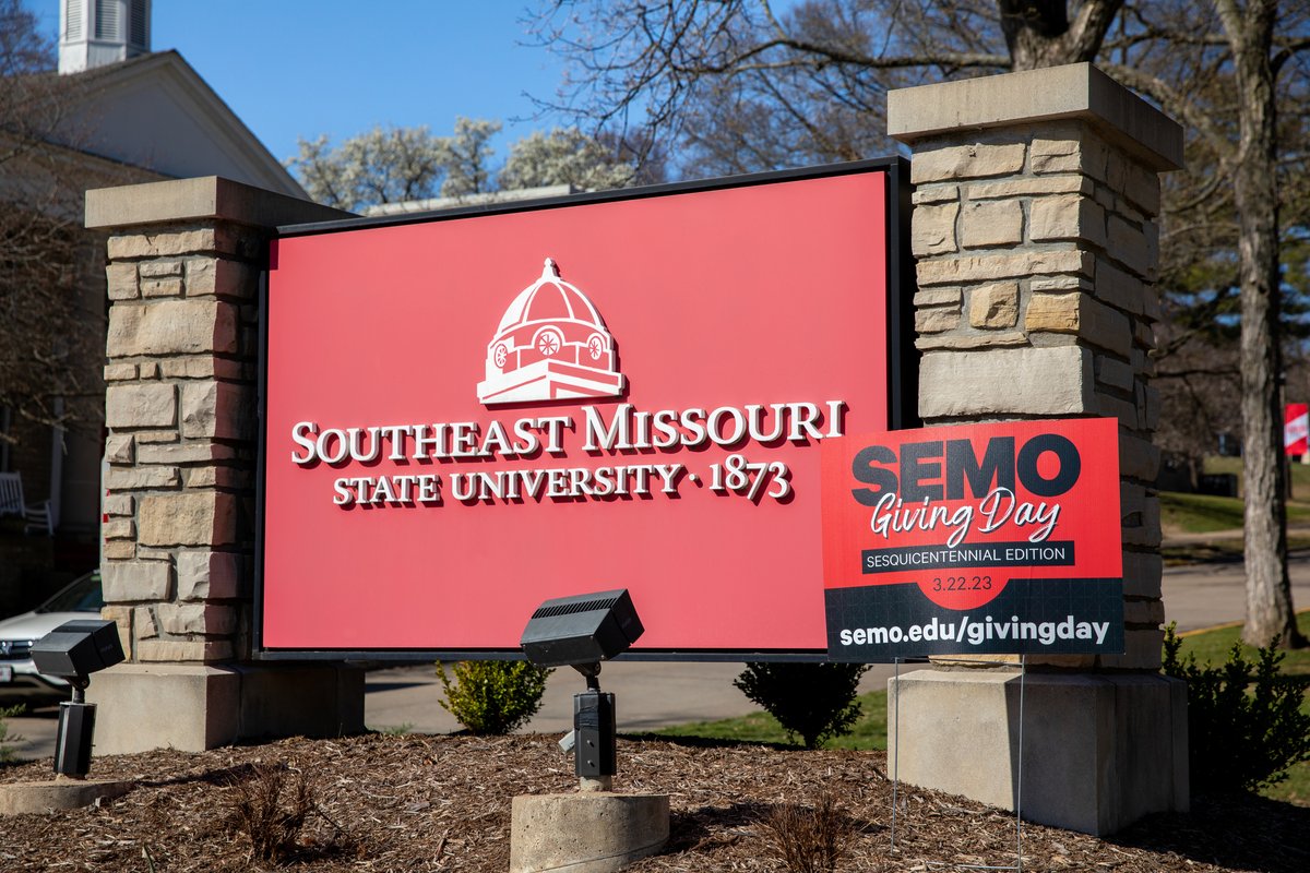 SEMissouriState's tweet photo. We're getting closer to our $150,000 goal! It won't be long until we unlock another $10,000 from an anonymous donor. Keep it up, SEMO community! #SEMOGivingDay #SEMO150 SEMO Giving Day https://t.co/h8eFOni34a https://t.co/aPvFeRUi0t