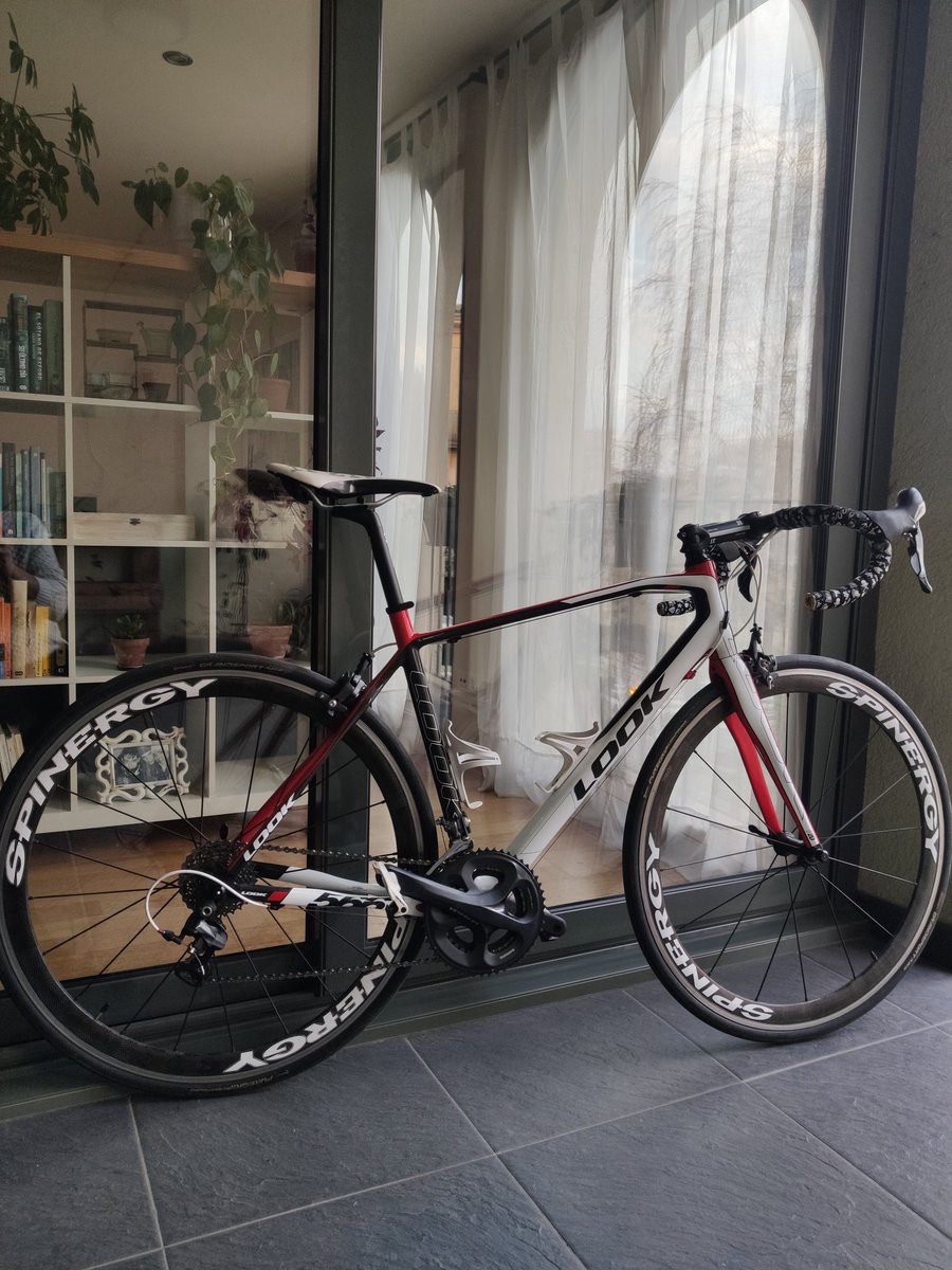 υηηιναl tweet media