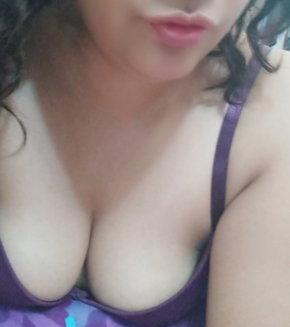 ILluviadorada's tweet photo. Les gustaría ver estás traviesas? 🤤🥵😏 Creo que se están portando mal 😼
Necesitan unas...
#sex #sexyhot https://t.co/X8TUPuRMeL