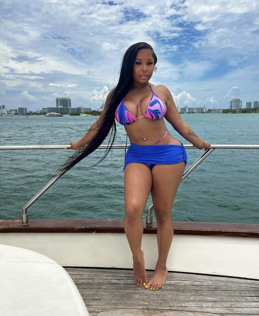 In Miami with the vibes💜