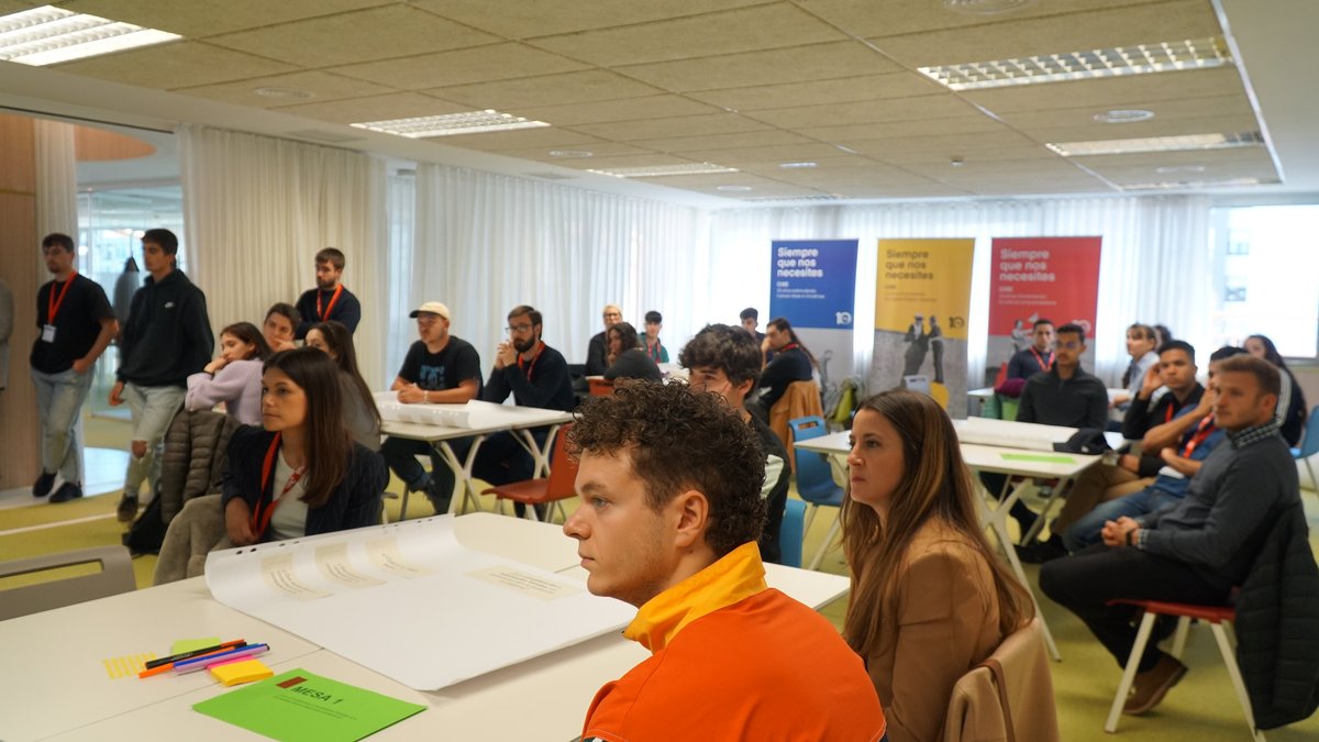 emprendecise's tweet photo. #e2CISE | Medio centenar de estudiantes universitarios cántabros han reflexionado sobre las competencias necesarias para su desarrollo profesional, la relación entre el trabajador y la empresa o los fundamentos de un trabajo en equipo eficaz 👇 https://t.co/EegefhNeUv