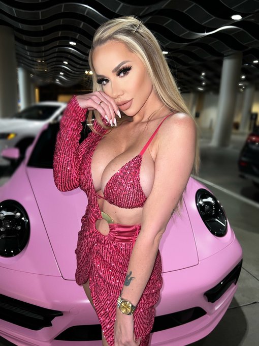 My bday is tomorrow! 🎉 Can you retweet this to help me get to 300k followers?! 🥰 https://t.co/6nWjt9