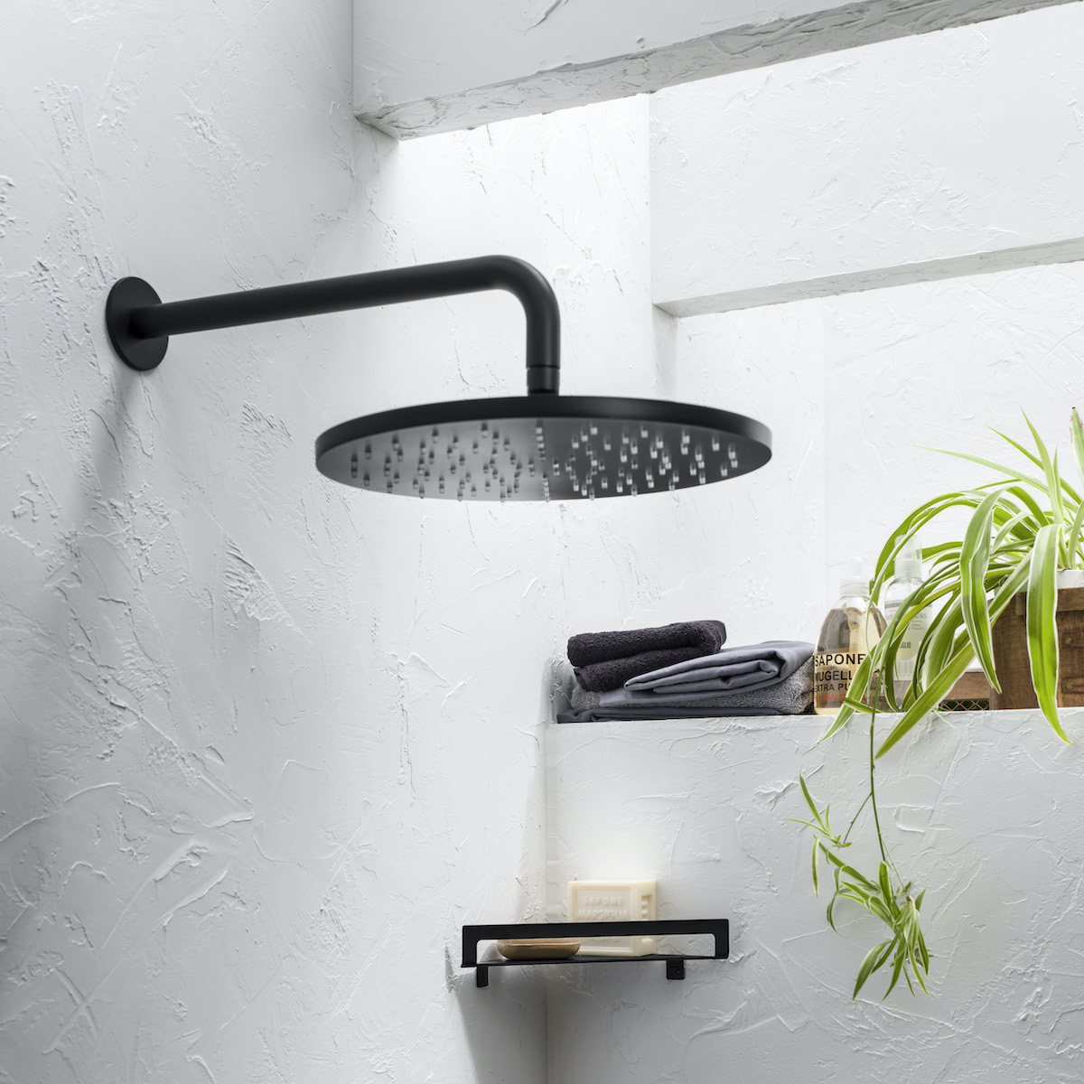 BluBathworks's tweet image. Make a statement in the bathroom with this sleek stainless steel rainshower head. Available in a range of colors + finishes, including matte black. Pair with wall or ceiling-mount shower arms for the complete look: bit.ly/3Jn4mwZ 

#ModernBath #ModernShower #RainShower