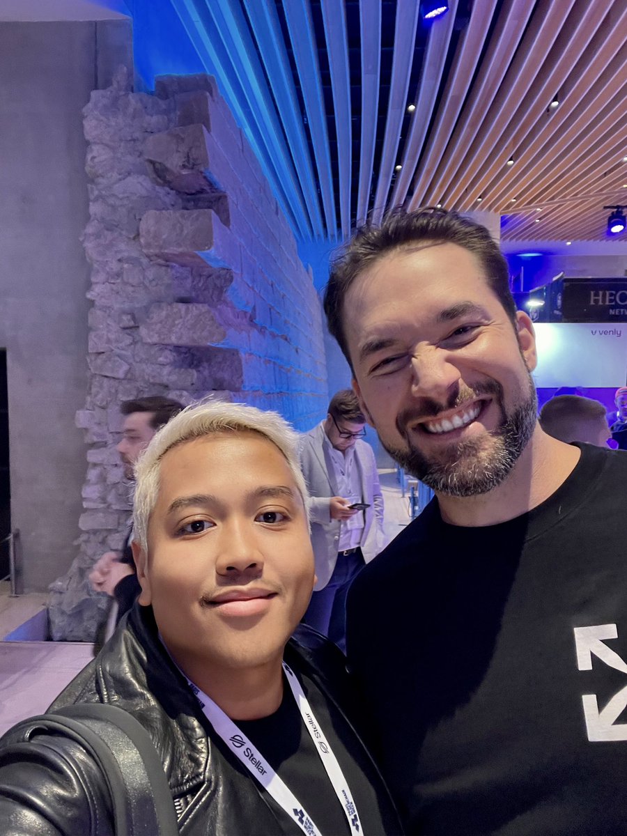 Me + @alexisohanian reppin’ @forgottenrunes at Paris Blockchain Week. Wish we could be with all the Wizards at the LA event tonight! LFG!!!