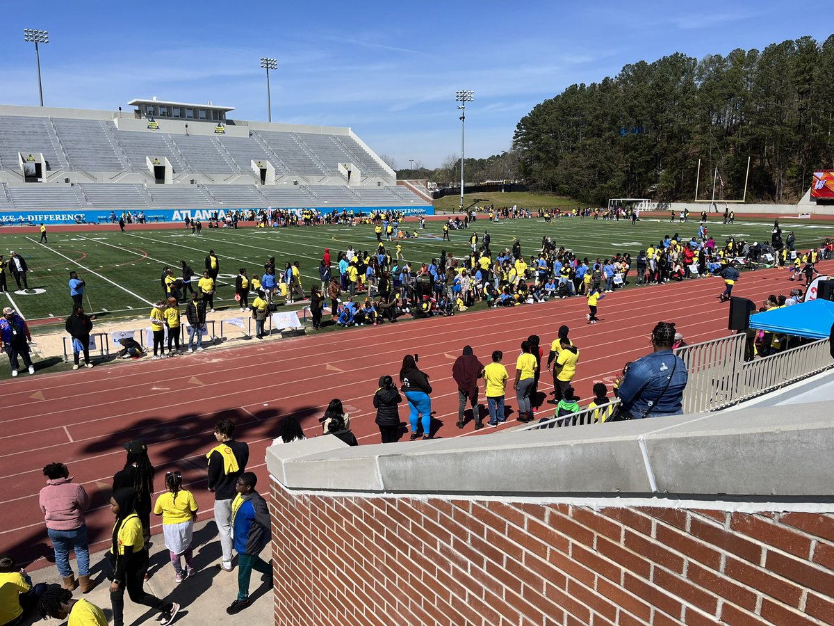 Beautiful day for <a href="/apsupdate/">ATL Public Schools</a> Special Olympics! <a href="/KhanNicklaus/">Dr. Nicklaus Khan 🇹🇹</a> @Taylor_LGarcia @KIPPMAC