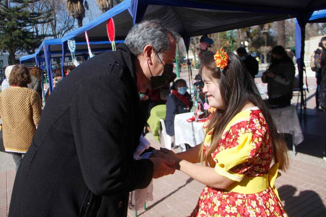 oscalsan's tweet photo. En el Día Mundial del Síndrome de Down, quiero saludar a las agrupaciones de Quillota, con las que estamos trabajando diversos temas de inclusión, reconociendo así el derecho de vivir en una ciudad integral y respetuosa de todos y todas. #Quillota #LaCiudadqueQueremos https://t.co/cN7Fth4hxX