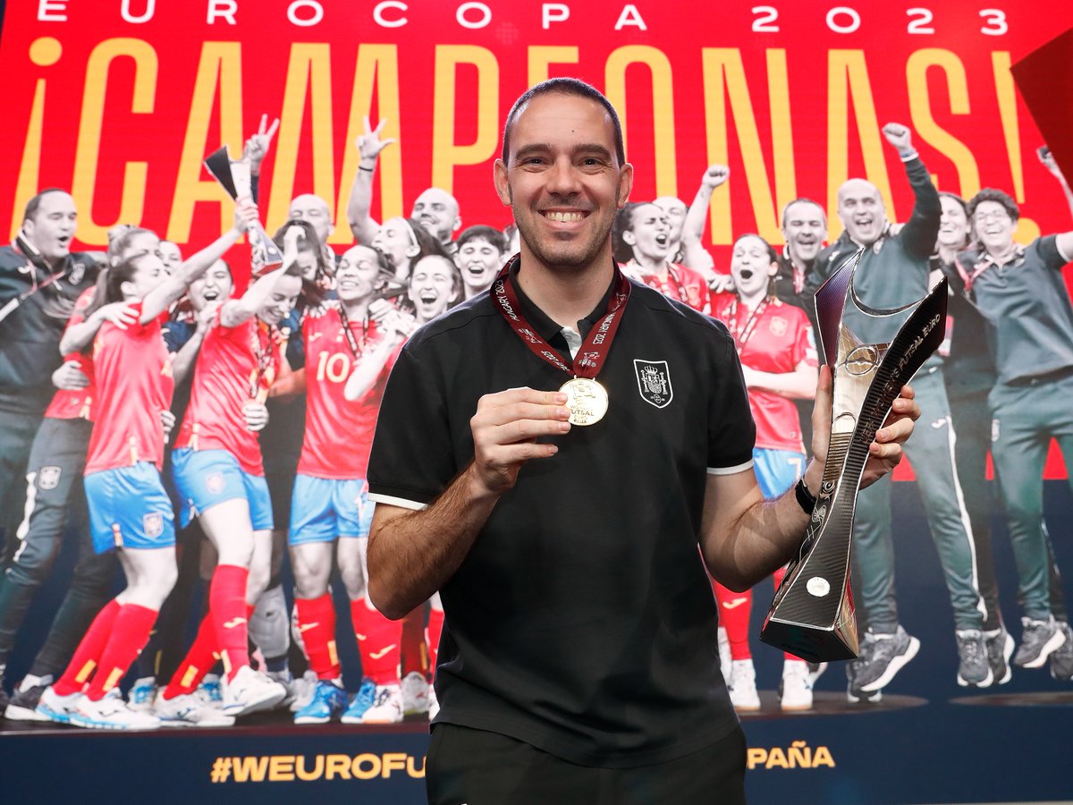 Adrián Paz tweet media