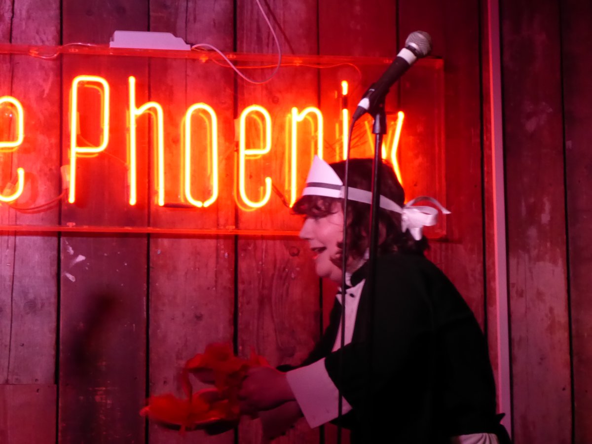 AltComMemSoc's tweet image. Hat-tip to Monday's #ACMS guests, among them the tuneful @bleedingobvs, the well-captioned @bechillcomedian, conch captain @stevepretty (who DOES have more in his life than just shells, he INSISTED), and @katiepritchards with a singing tribute to Julie Walters' Two Soups.