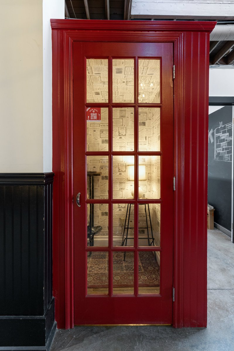 Did you hear about the party in the phone booth? It was off the hook ☎️ So many quirky cozy corners like this at Work Nicer Rail Yards 📍 Come check them out for yourself, friend!
.
.
#PhoneBooth #Coworking #Community #Calgary #YYC #Edmonton #YEG #InteriorDesign