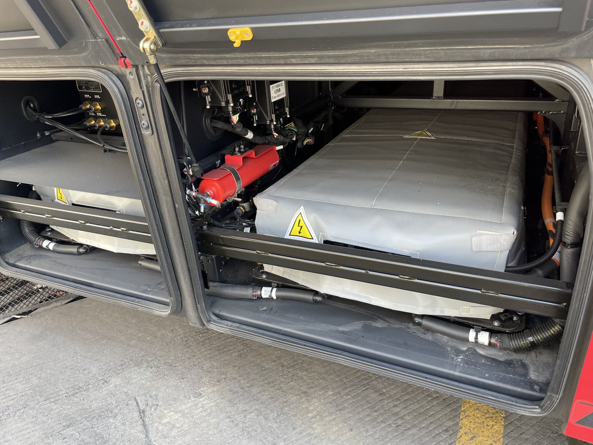 letipi_icct's tweet photo. El viernes pasado pudimos visitar el patio de Línea 3 para buses 100% eléctricos de @MetrobusCDMX en compañía de @iki_germany y @TheICCT_Latam.  Excelente trabajo del concesionario #MIVSA, #ENEL y @YutongGlobal  y de los operadores y choferes. Un gran hito para nuestra #CDMX 👏 https://t.co/PhaxJ1eUm1