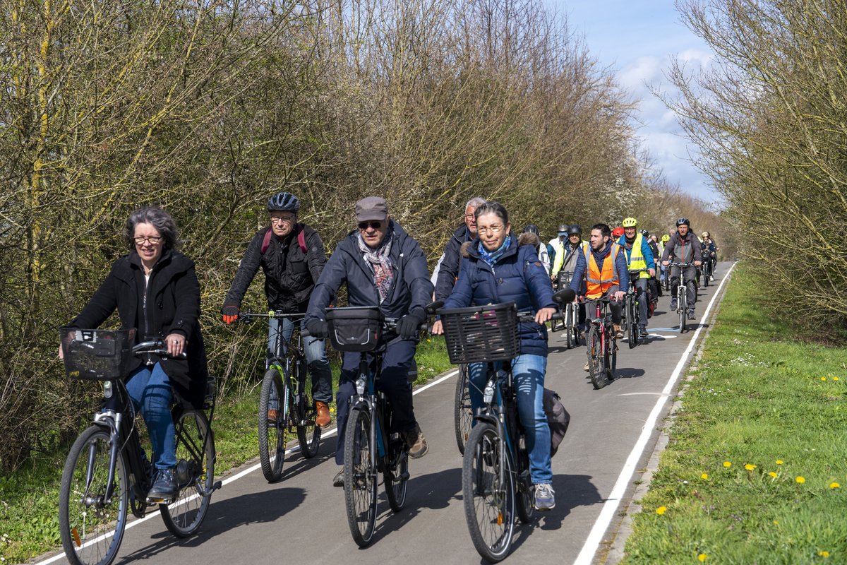 nathalieappere's tweet photo. 🚴‍♂️ Le Réseau express vélo poursuit son déploiement dans la métropole rennaise. Nous inaugurons cet après-midi une nouvelle liaison de pistes cyclables entre Rennes et Noyal-Châtillon-sur-Seiche. Un aménagement sécurisé et confortable attendu par les habitantes et les habitants ! https://t.co/5hQVsslXxK