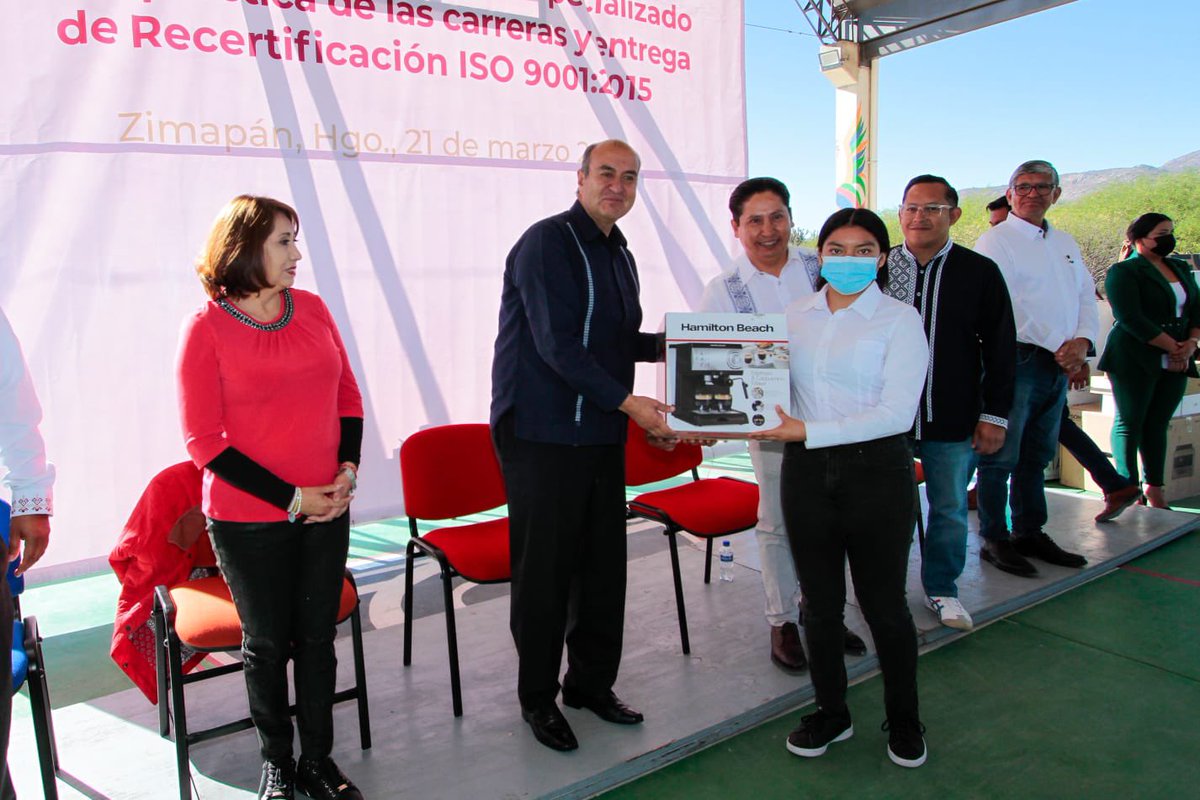 natycastrejonv's tweet photo. En mi recorrido por las instalaciones de la @UTMZimapan, a nombre del gobernador @juliomenchaca_ entregamos equipamiento especializado para la práctica de las carreras y la Recertificación ISO 9001:2015.   
#PrimeroPorLaEducación https://t.co/L2RlPFQNQ4