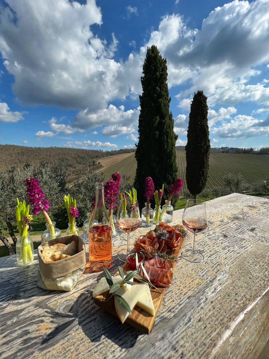 Happy spring everyone 🌸 It didn't feel very spring-like yesterday but it surely did today. It was a glorious day full of sunshine, wine tastings, beautiful boards of tasty bites &amp; a little sneak peak of our 2022 Furtivo rosato! Benventa Primavera 🌸💕🍃 #tuscany #winelovers