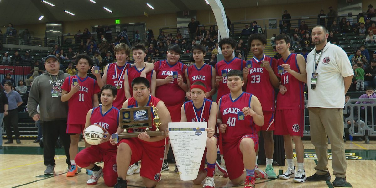 ndnsports's tweet image. Kake (AK) boys basketball completes undefeated season with Class 1A state championship 
#NativePreps #Tlingit #Alaska #StateChamps
buff.ly/3yWiqbX