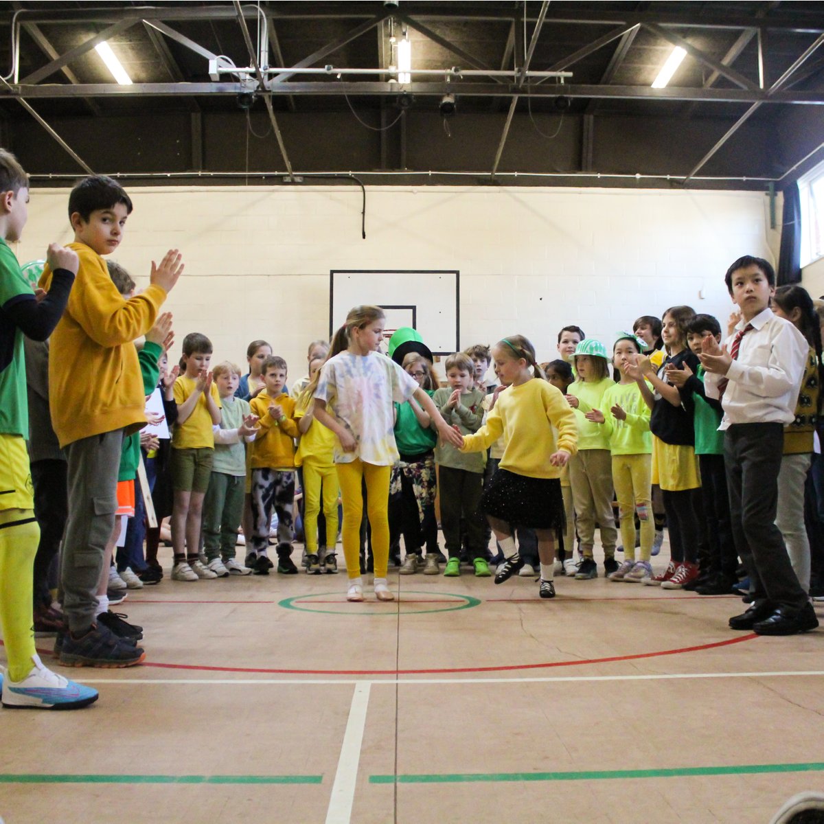 newlandhouse's tweet photo. The Interhouse Music Competition - a highlight of the school calendar. It was amazing! Fun, energetic & so much talent. Thank you to our judge, Mrs M Ashe, Director of Music at Lady Eleanor Holles & well done to winning house Jupiter ๐#newlandhouse #interhousemusic @LEHSchool https://t.co/tdD58M3nGI