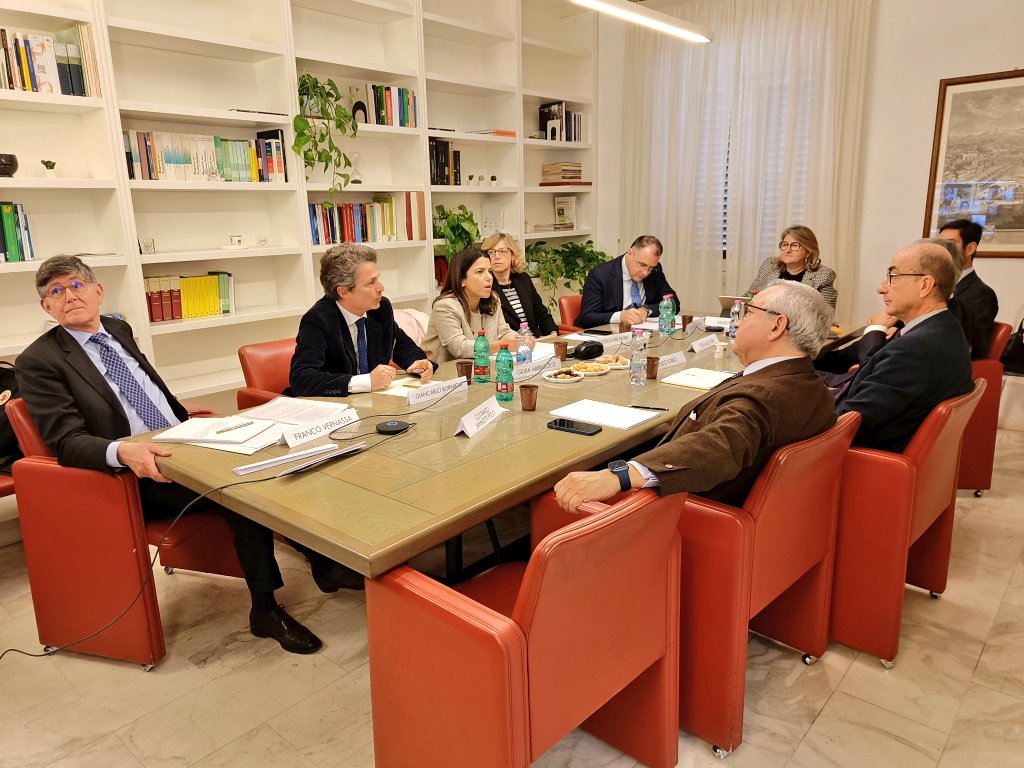 federturismo's tweet photo. Oggi in #Federturismo la Presidente Marina Lalli ha incontrato, insieme ad una delegazione di Presidenti e Tecnici dei Soci, il Vice Presidente di @Confindustria Orsini per un confronto sui temi e sulle urgenze delcomparto turistico in materia fiscale.

#21marzo #turismo https://t.co/P3Obxm50sv