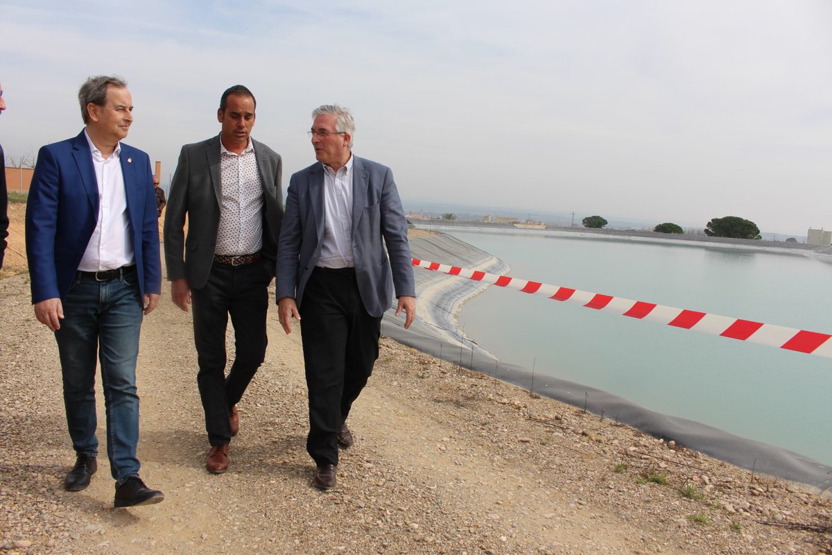 aytobinefar's tweet photo. ℹ️@AlfonsoAdanPozo ha acompañado a @joaquinolona  en la inauguración de la modernización de riegos de la CR de Binéfar
👉El alcalde ha felicitado a los regantes y ha recordado que la obra, financiada por el Gobierno de Aragón, es fruto de la colaboración entre administraciones https://t.co/AAv3OT1paU